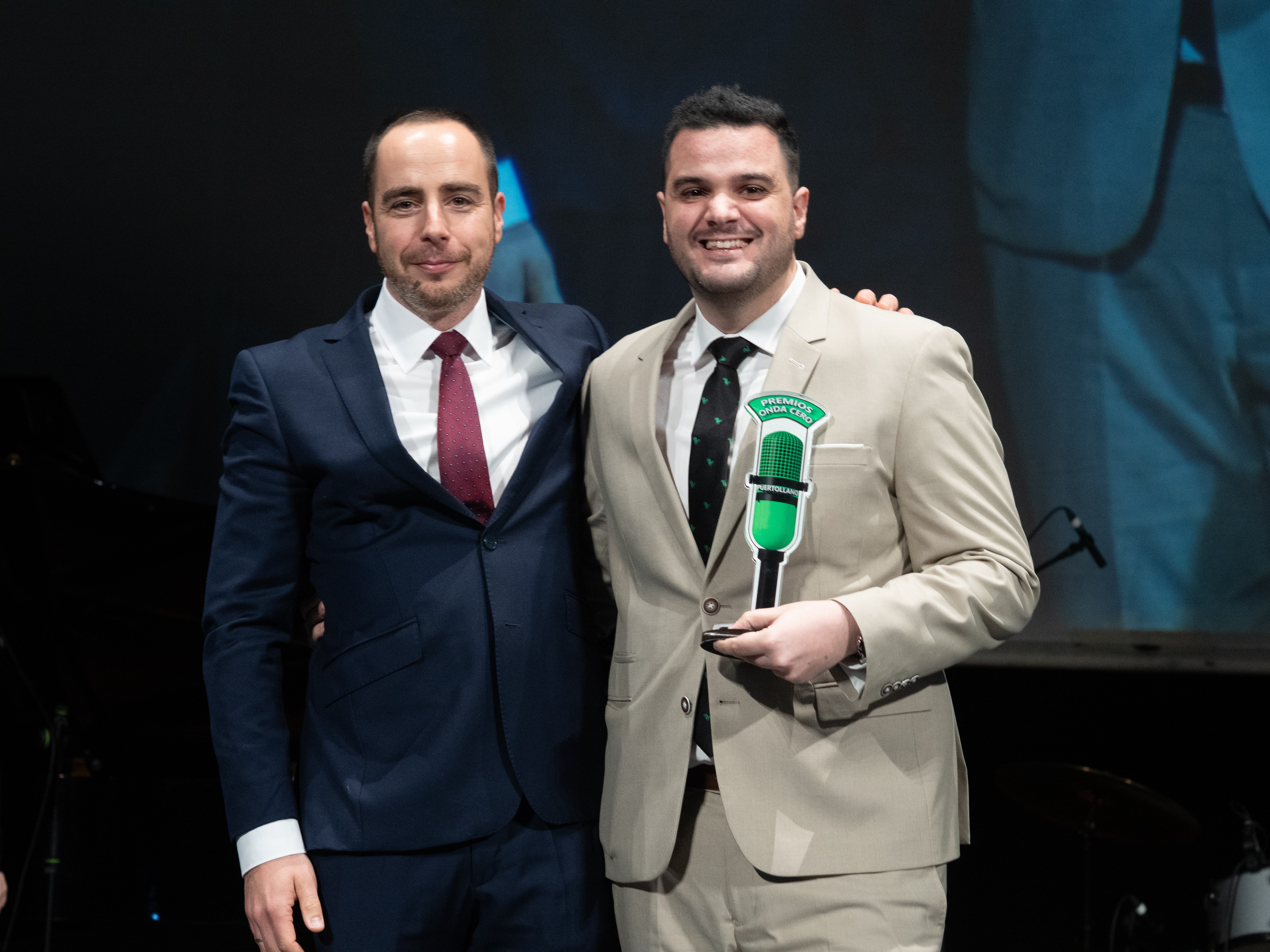 Fran López Castillo recibe el premio Autor Joven 2025 de Onda Cero